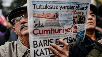 „Cumhuriyet“-Redaktion: „Es ist ein Schlag gegen die freie Presse – Wir geben nicht auf“