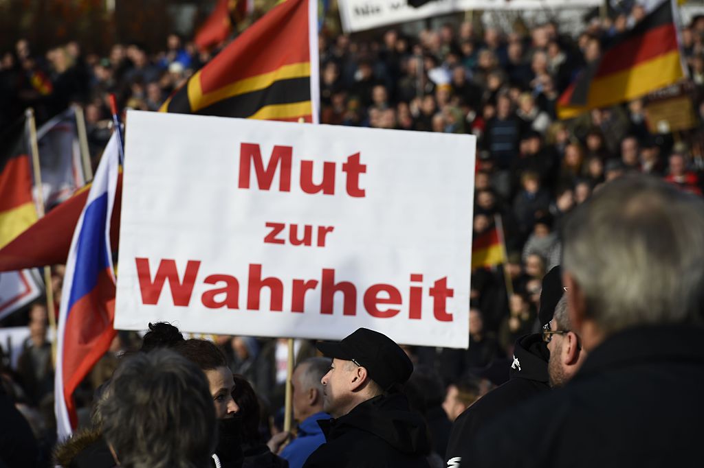 „Ausgemerkelt und Ausgegauckt“: Oppermann ruft zu Protest gegen Pegida-Demo am Tag der Einheit