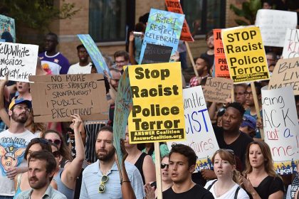 Führender US-Polizist entschuldigt sich bei Schwarzen für “historische” Schuld