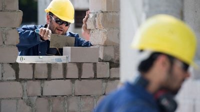 Industrie will Zeitarbeitsverträge: „Drei Viertel der arbeitsuchenden Flüchtlinge haben keine Ausbildung“