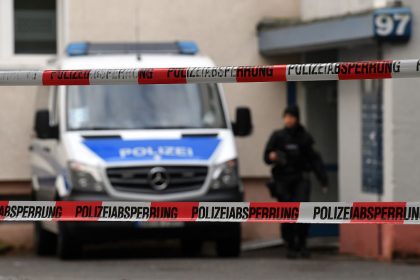 Jugendliche nehmen in Wald gefundenen Sprengstoff mit nach Hause