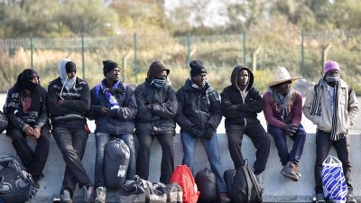 Nach Räumung des „Dschungels“ – Hunderte Migranten zurück in Calais