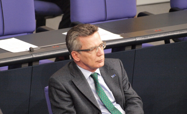 De Maizière verteidigt das Land Sachsen