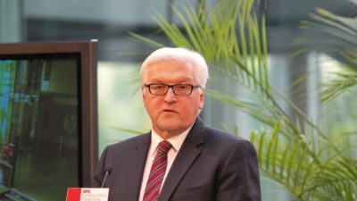 Merkel, Seehofer und Gabriel stellen Steinmeier als ihren Mann für das Bellevue vor