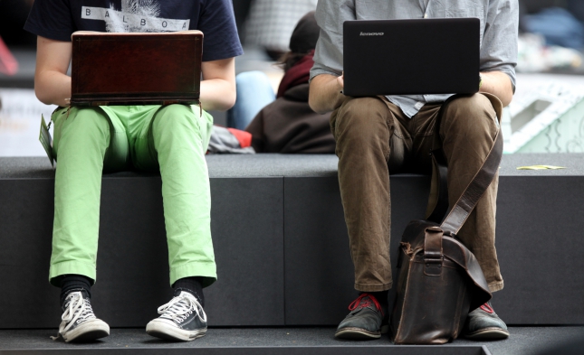 Studie: Jugendliche in Deutschland stehen Internet skeptisch gegenüber