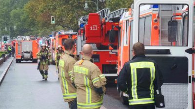 Großeinsatz in Berlin: Feuer auf Dach von Europa-Center ausgebrochen