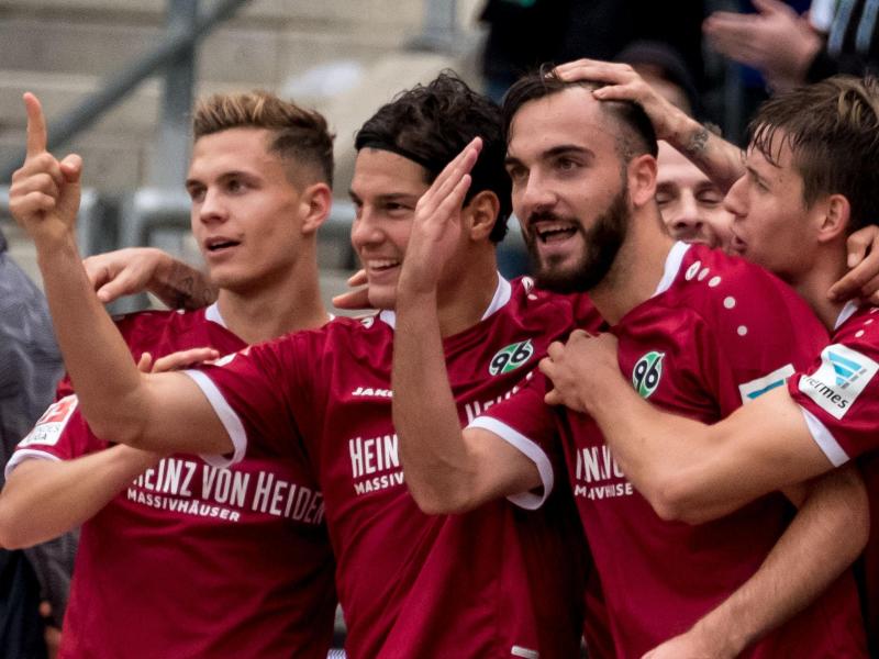 Hannover besiegt St. Pauli 2:0 – Düsseldorf mit Remis