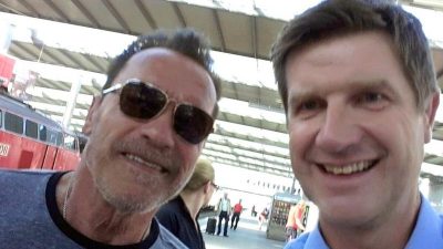 Auf dem Rad im Münchner Hauptbahnhof: Polizei stoppt Schwarzenegger