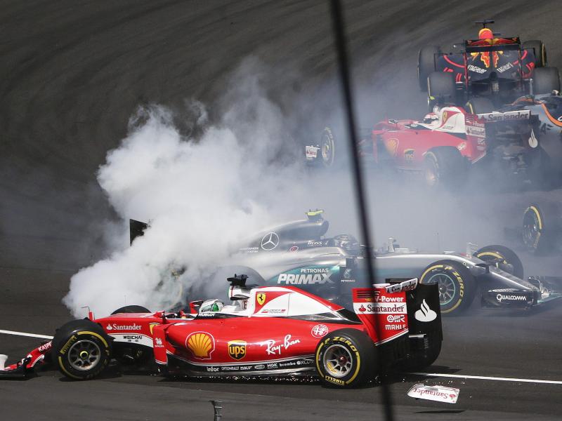 Vettel nach Unfall mit Rosberg in Malaysia ausgeschieden
