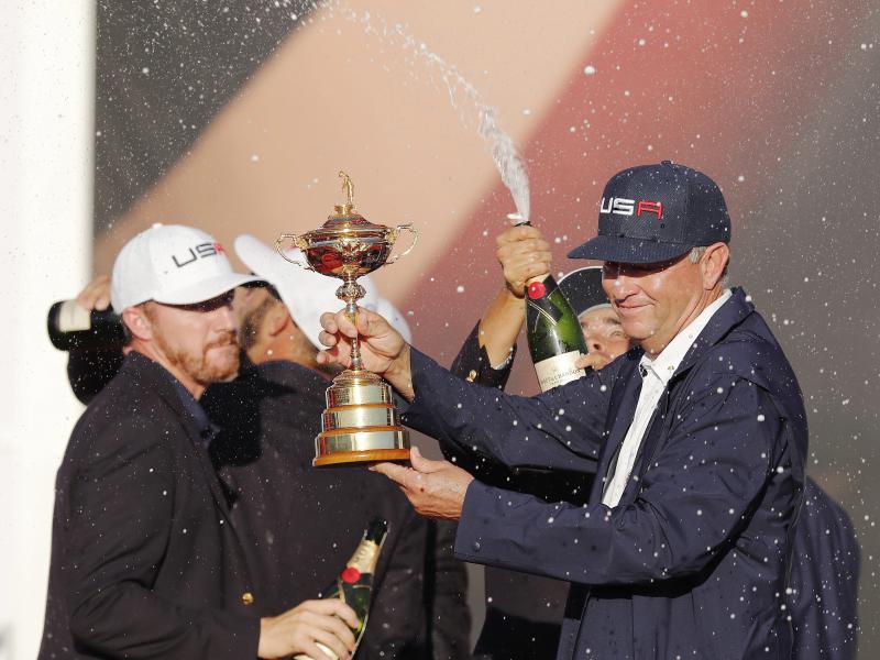 US-Golfer feiern Sieg beim 41. Ryder Cup