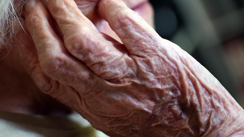 Pflegekosten übersteigen oft das Einkommen von Senioren