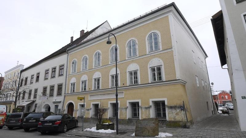 „Genau das, was er wollte“: Debatte um Hitler-Geburtshaus als Polizeistation neu entfacht