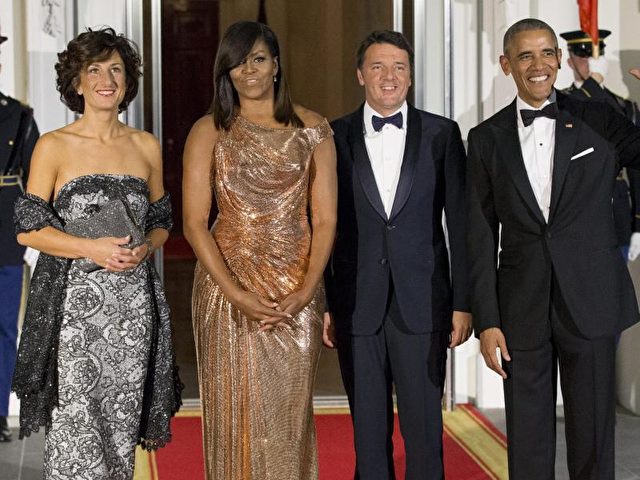 Barack Obama (r.) mit Michelle Obama (2. von l.) und dem italienischen Ministerpräsidenten Matteo Renzi und Ehefrau Agnese Landini im Weißen Haus. Foto: Michael Reynolds/dpa