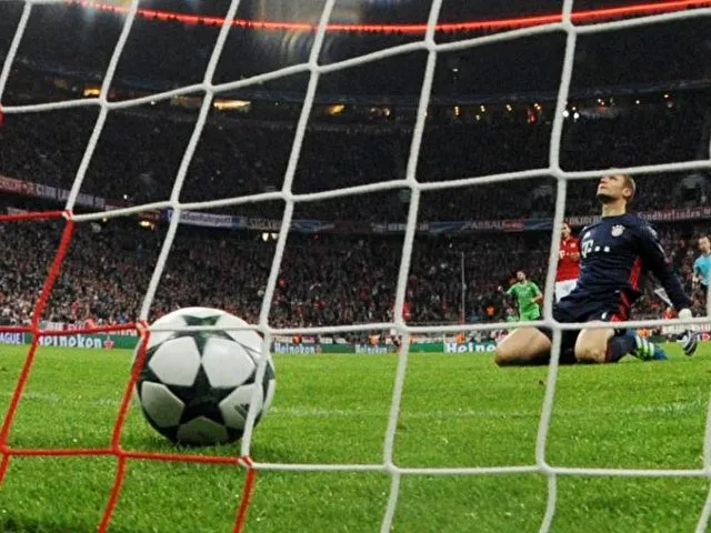 Keine Abwehrchance für Manuel Neuer beim 1:2. Foto: Tobias Hase/dpa