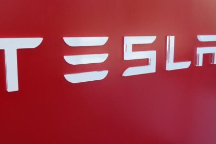 Tesla baut Technik für autonomes Fahren in alle Autos ein