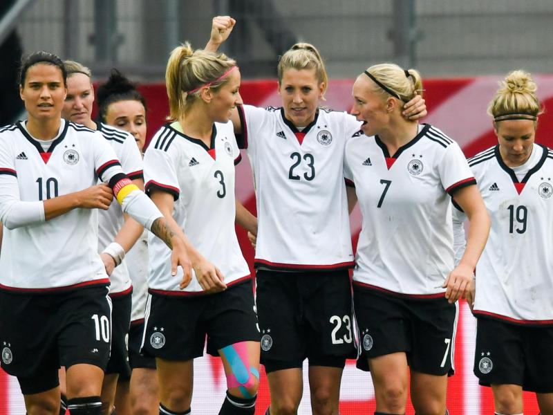 DFB-Frauen feiern 4:2-Sieg bei Premiere gegen Österreich