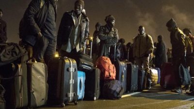 2300 Flüchtlinge verlassen „Dschungel“ von Calais