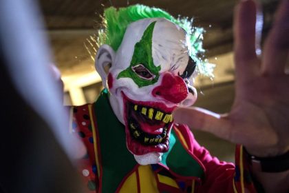 „Horror-Clowns“: Was tun, wenn man einem begegnet? – Polizei sagt: Notwehr erlaubt