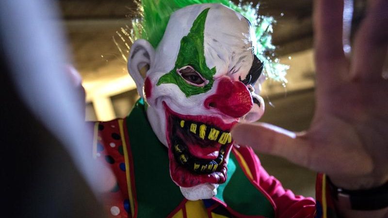 Horror-Clown am Wiener Hauptbahnhof – Polizei gibt Warnschuss ab