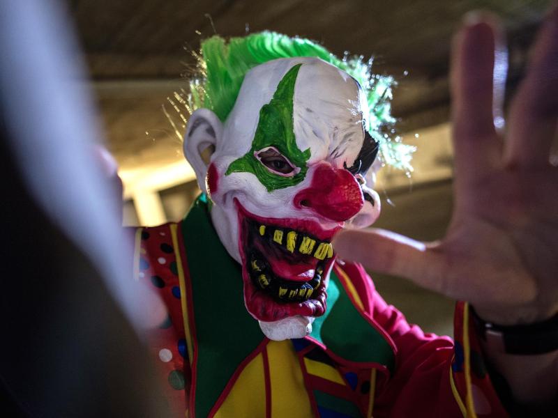 „Horror-Clowns“: Was tun, wenn man einem begegnet? – Polizei sagt: Notwehr erlaubt