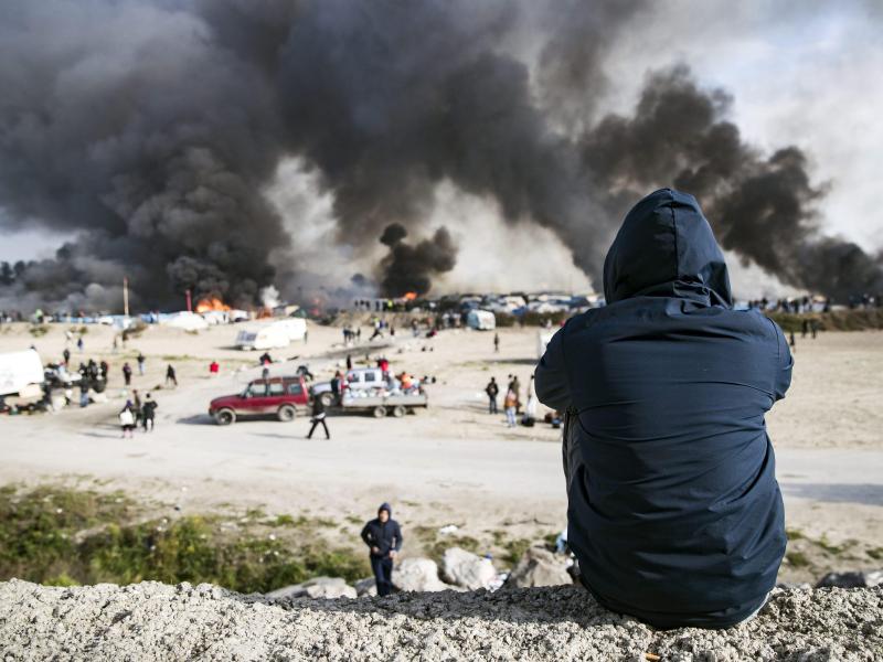 Hollande erklärt Flüchtlingslager wie „Dschungel“ von Calais für inakzeptabel