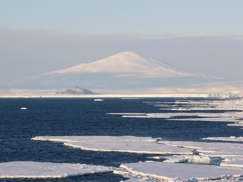 Meereis-Flächen in Arktis und Antarktis auf Rekordminimum