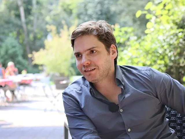 Schauspieler Daniel Brühl mag es spanisch. Foto: Stephanie Pilick/dpa