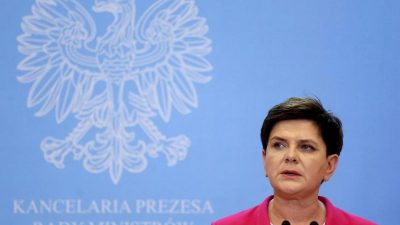 Polens Ministerpräsidentin Szydlo bei Autounfall leicht verletzt