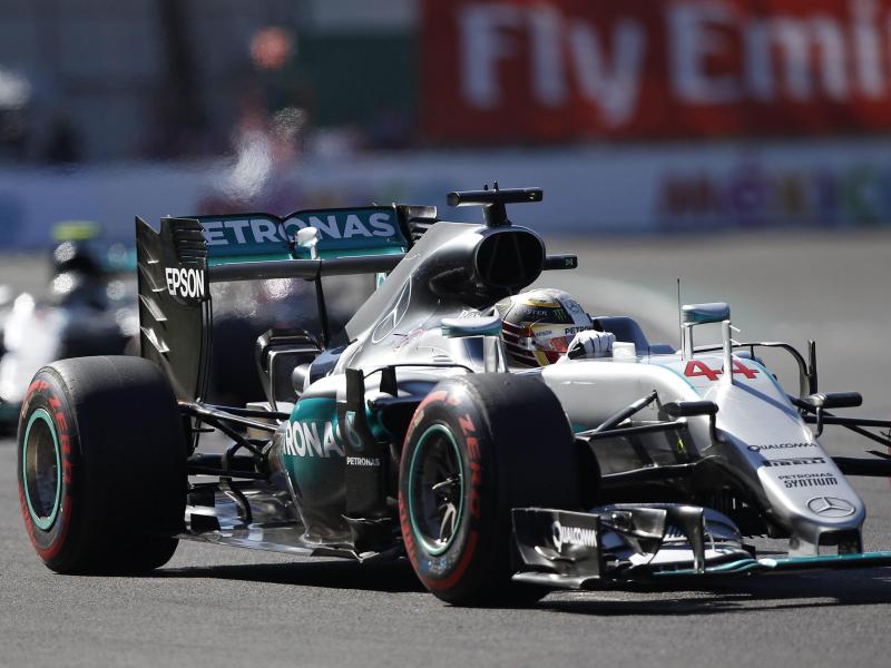 Hamilton rast in Mexiko zur Pole Position