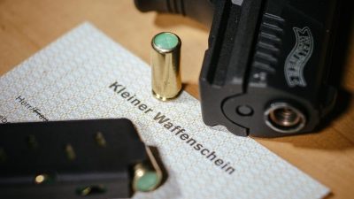 Deutsche bewaffnen sich wegen Flüchtlingskrise: Fast eine halbe Million Bürger verfügt über Kleinen Waffenschein