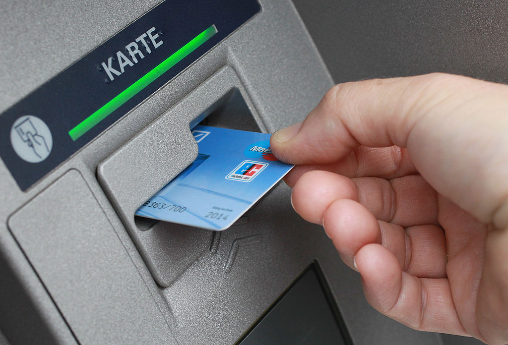 Berlin: „Nicht sonderlich clevere Kriminelle“ brechen Kontoauszugsdrucker statt Geldautomaten auf