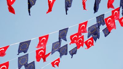 EU verwendet EU-Beitrittshilfen für die Türkei nun für syrische Flüchtlinge