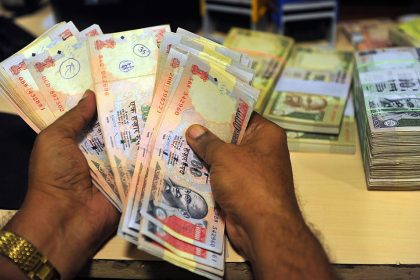 Indien erklärt über Nacht alle großen Geldscheine für ungültig