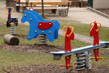 Bürger auf Mettnau protestieren: Einziger Spielplatz soll Flüchtlingsunterkünften weichen
