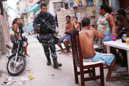 Überfälle und Kriminalität: Die Brasilianische Armee übernimmt Sicherheitsaufgaben in Rio