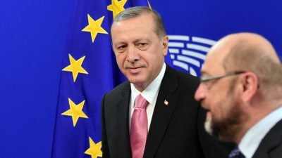 Schulz lehnt rasche Visa-Liberalisierung für Türkei ab