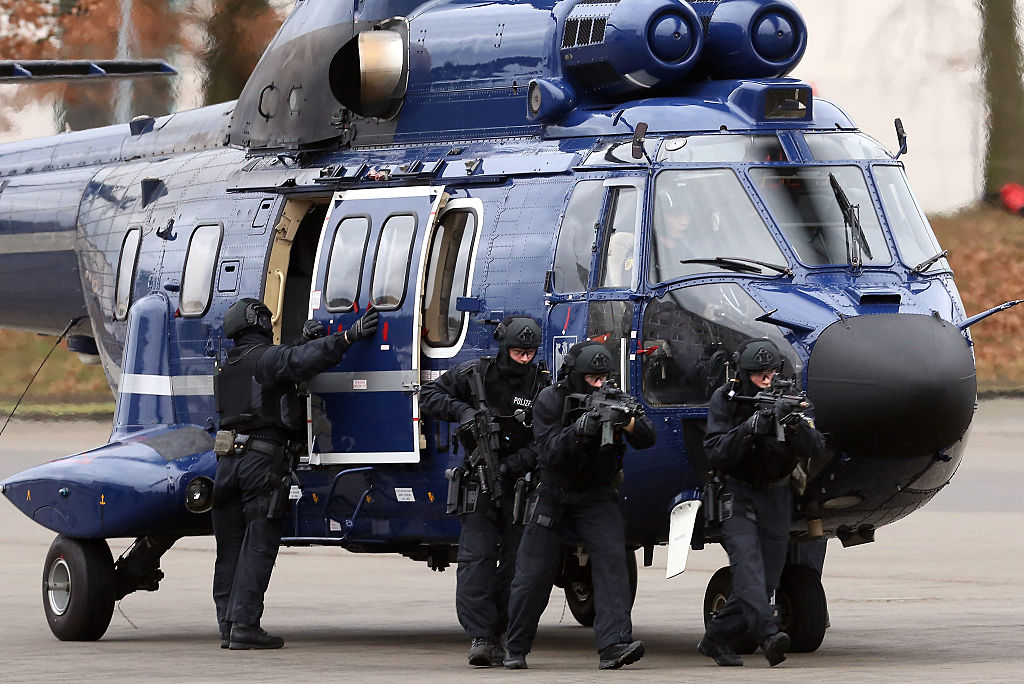 Videoüberwachung, Polizeipferde, Hubschrauber: Polizeibehörden legen Empfehlungen nach Silvestergewalt vor