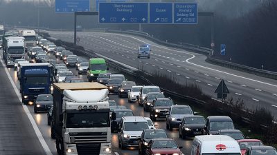 Streit über Autobahn-Privatisierung: Gabriel stoppt Privatisierungspläne