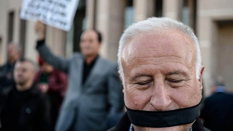 „Illegalen Festnahmen, die der Einschüchterung dienen“: Türkische Behörden halten französischen Journalisten fest