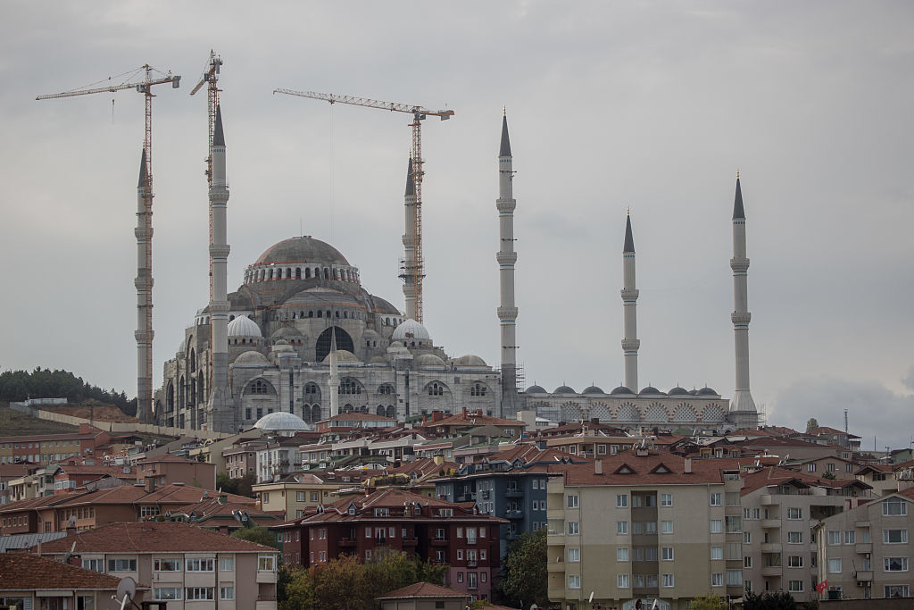 Es gibt „Instrumente die künstlich Erdbeben verursachen“ – Ankaras Bürgermeister vermutet Verschwörung hinter Erdbeben in der Türkei