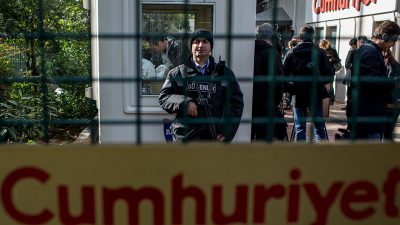 130 Journalisten in Haft, 140 Medien geschlossen: Solidaritätsaktion deutscher Journalisten mit eingesperrten Kollegen in Türkei