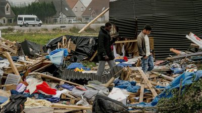 Behördenkreise: Minderjährige werden ab Mittwoch aus Ex-„Dschungel“ weggebracht