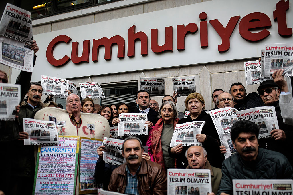 Oppositionelle Medien: „Cumhuriyet“-Herausgeber in der Türkei festgenommen