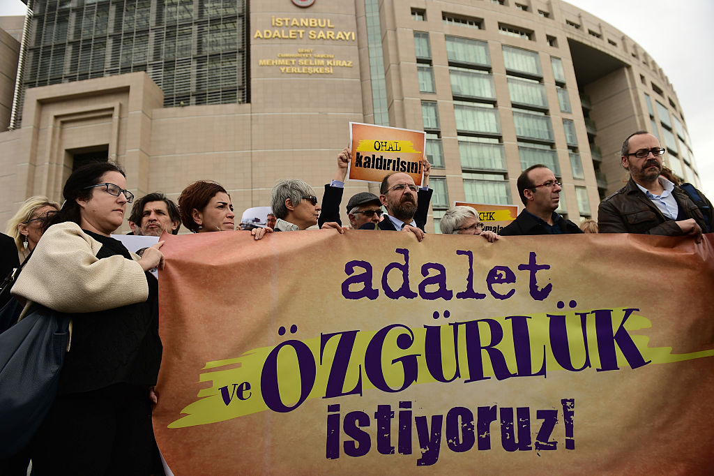 Wegen „terroristischer Propaganda“: Vertreter von Reporter ohne Grenzen in der Türkei vor Gericht