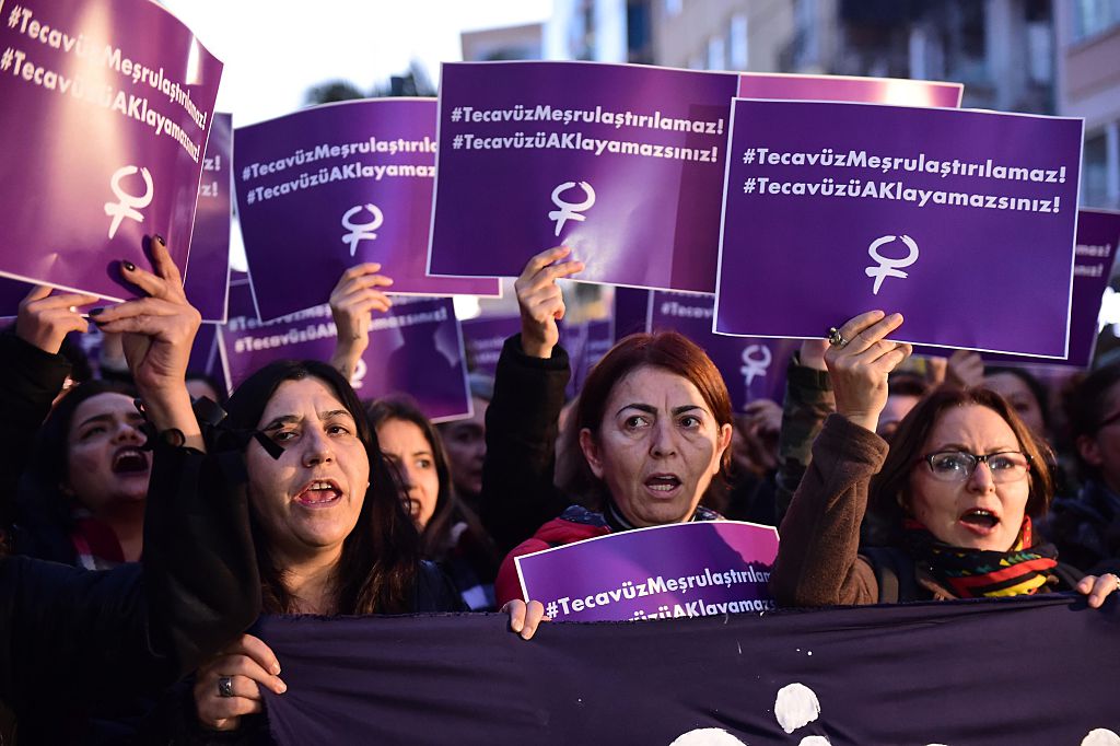 Türkei: Proteste gegen Gesetzesvorhaben – Legalisiert geplantes Sexualstrafgesetz Vergewaltigung?