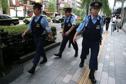 Japan: Frau greift mit Hammer an Universität Menschen an