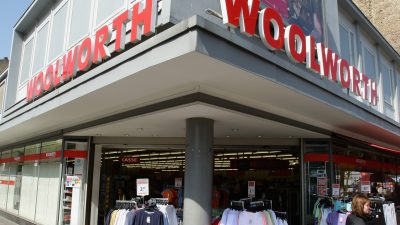 „Wir sind muslimisch“: Woolworth-Filiale entfernt Weihnachtsartikel und stiftet Verwirrung