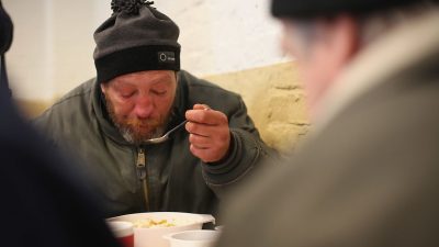 Jobcenter streichen pro Monat über 7000 Hartz-Empfängern die Leistungen