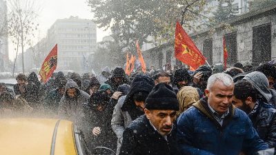 Polizei in Istanbul treibt Demonstranten mit Tränengas auseinander