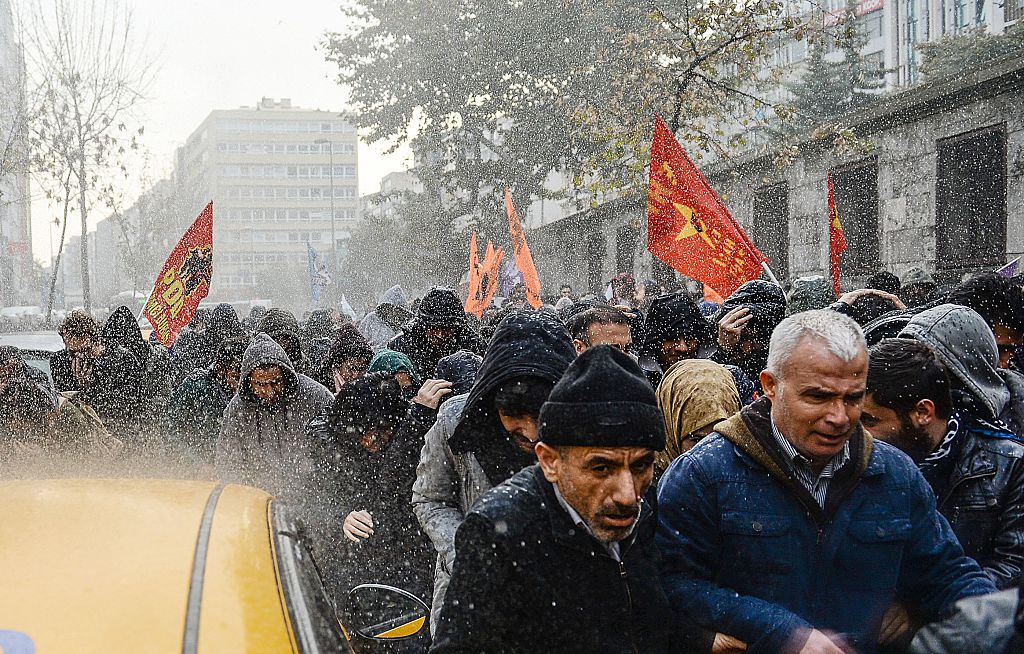 Polizei in Istanbul treibt Demonstranten mit Tränengas auseinander